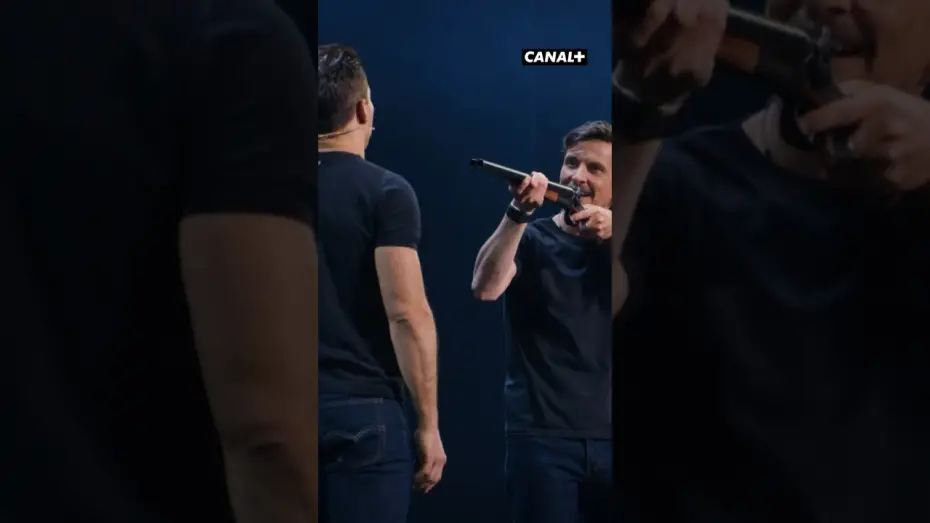 Wideo do filmu Ferrari, Tsamere, Lecaplain : La Tournée du Trio — Jeremy Ferrari qui se retient de rire 😂