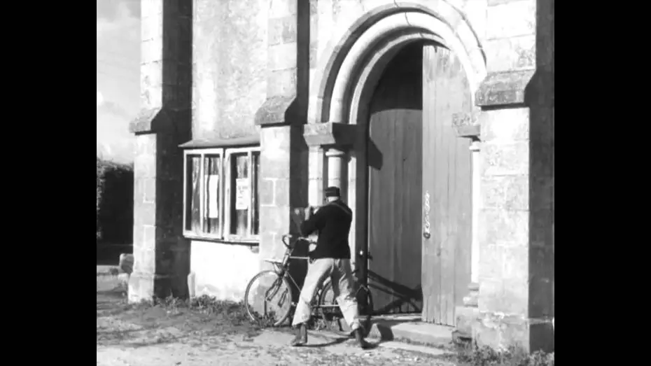 Wideo do filmu Dzień świąteczny — Jour de fête de Jacques Tati : Extrait 2