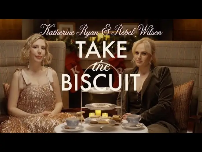 Wideo do filmu Miasto w blasku świąt — Katherine Ryan & Rebel Wilson Take The Biscuit