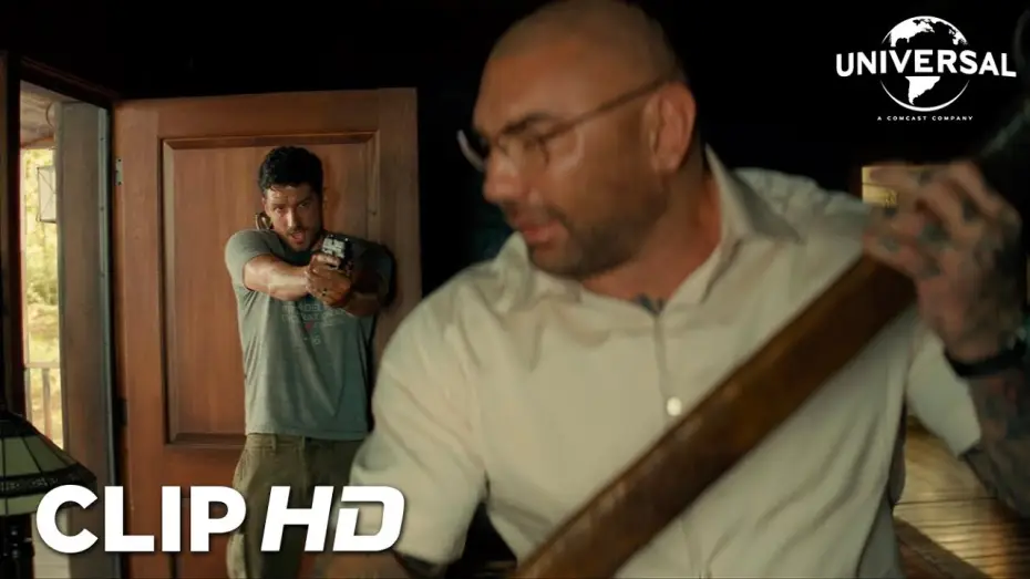 Wideo do filmu Pukając do drzwi — Clip - Andrew apunta a Leonard con una pistola