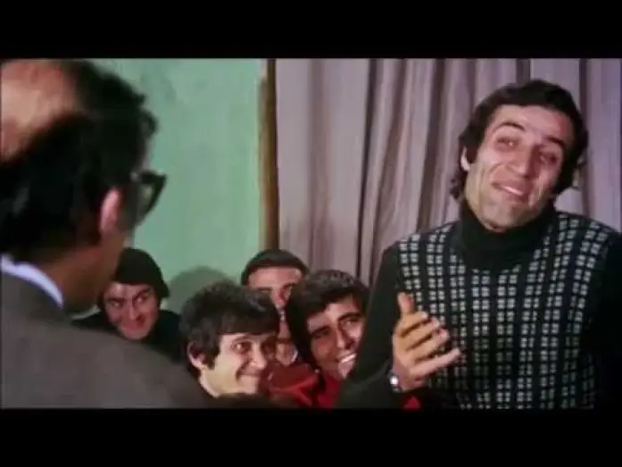 Wideo do filmu Hababam Sınıfı — Hababam Sınıfı - Yeni Müdür Yardımcısı Mahmut Hoca