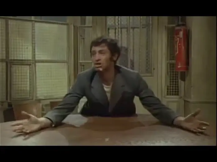 Wideo do filmu Człowiek w pięknym krawacie — Ho ! (1968) - Vous voyez pas que je suis une cloche non?