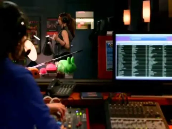 Wideo do filmu Bunt FM — Turn Up the Volume! - Radio Rebel - Disney Channel Official