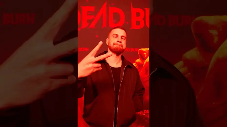 Wideo do filmu Evil Dead Burn — The man who lit the fuse, Sébastien Vaniček.