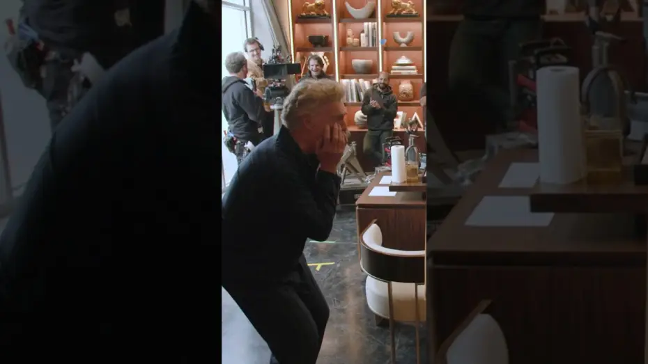 Wideo do filmu Farciarz Gilmore 2 — Adam Sandler gifts a gold jacket to Christopher McDonald