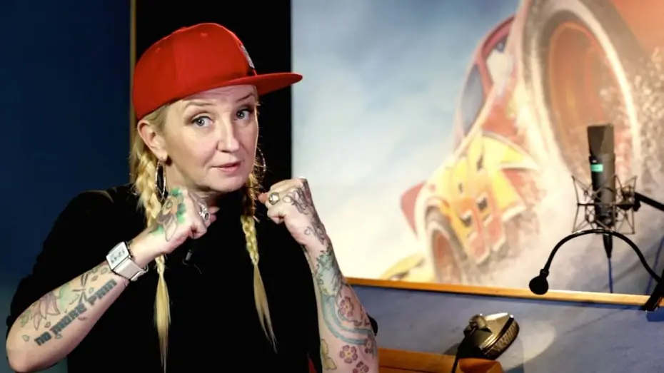 Wideo do filmu Auta 3 — Disney•Pixar: Cars 3 - La Pina è la voce di Miss Fritter - Featurette