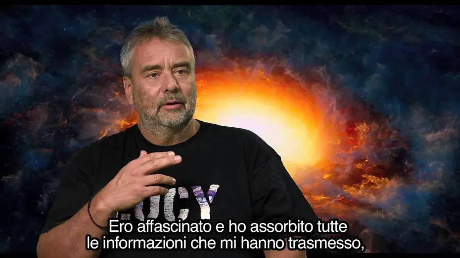 Wideo do filmu Lucy — Lucy con Scarlett Johansson: intervista al regista Luc Besson (sottotitoli in italiano)
