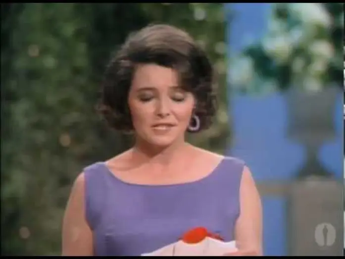 Wideo do filmu Kobieta i mężczyzna — Patricia Neal presenting Best Foreign Language Film Oscar® to "A Man and a Woman": 1967 Oscars