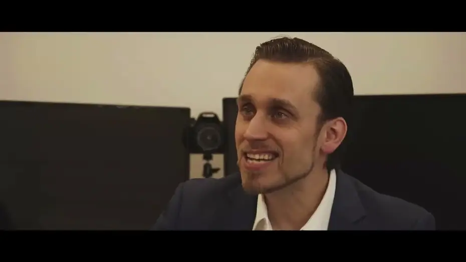 Wideo do filmu Public Eye — Фильм; Под прицелом общества / Public Eye — Русский трейлер (2021)