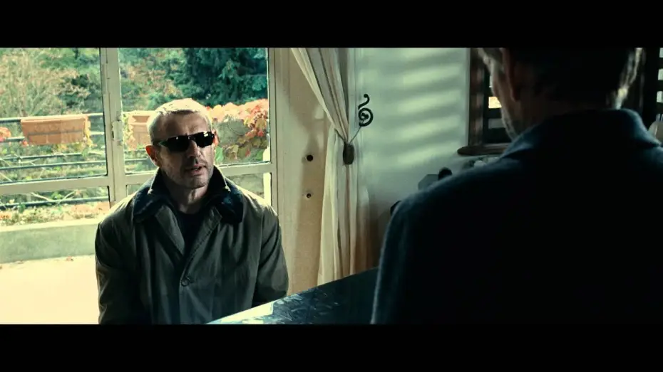 Wideo do filmu À l'aveugle — A L'AVEUGLE Bande-annonce