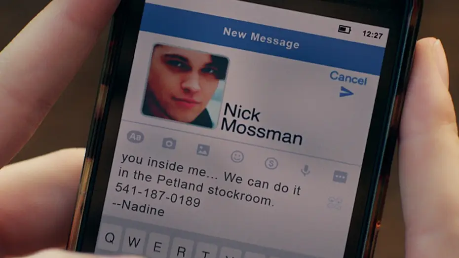 Wideo do filmu Gorzka siedemnastka — SINNERS' Hailee Steinfeld Sends Risky Text in The Edge of Seventeen