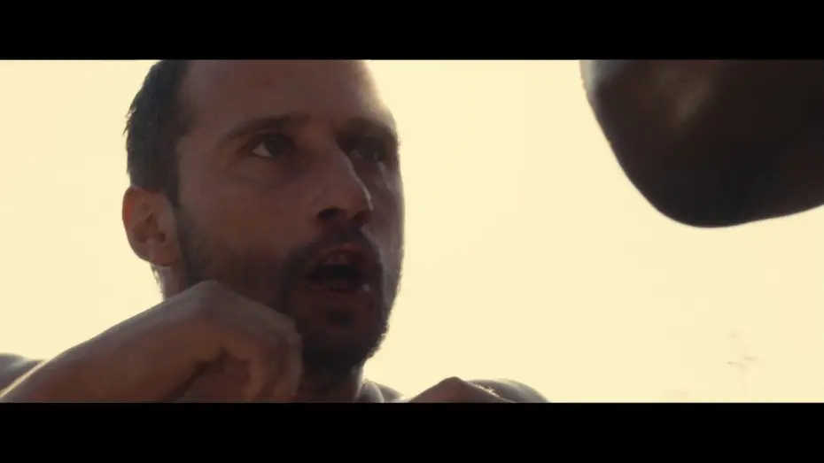 Wideo do filmu Z krwi i kości — RUST AND BONE, by Jacques Audiard (Trailer)
