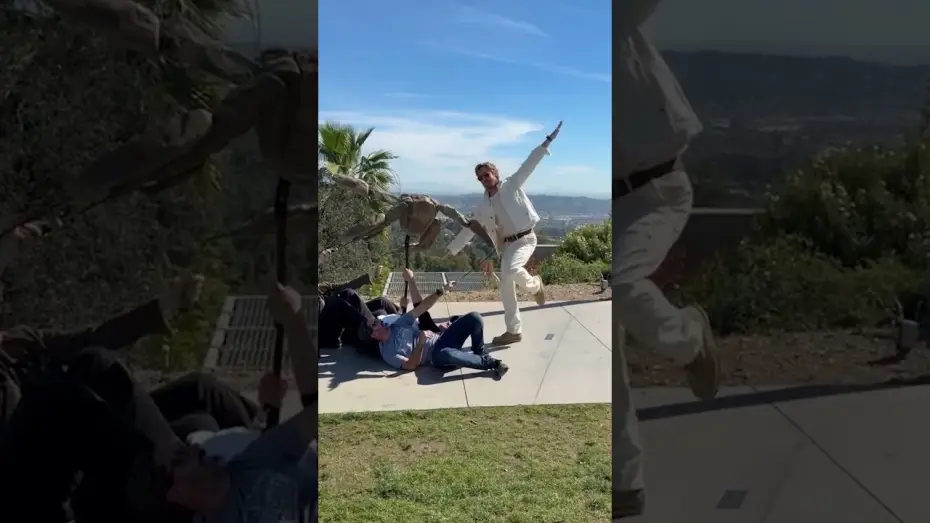 Wideo do filmu Projekt Hail Mary — Ryan Gosling throws a Hail Mary to fix the La La Land poster, thanks to Rocky….