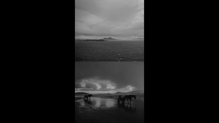 Wideo do filmu Sotto le nuvole — Beneath the looming shadow of Vesuivius.