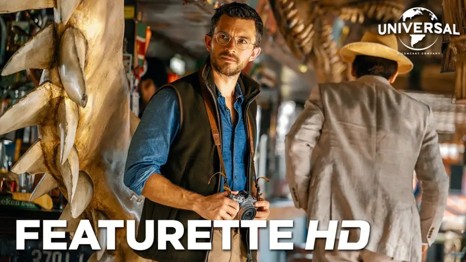 Wideo do filmu Jurassic World. Odrodzenie — Featurette - Jonathan Bailey en la grabación de la BSO [VOSE]