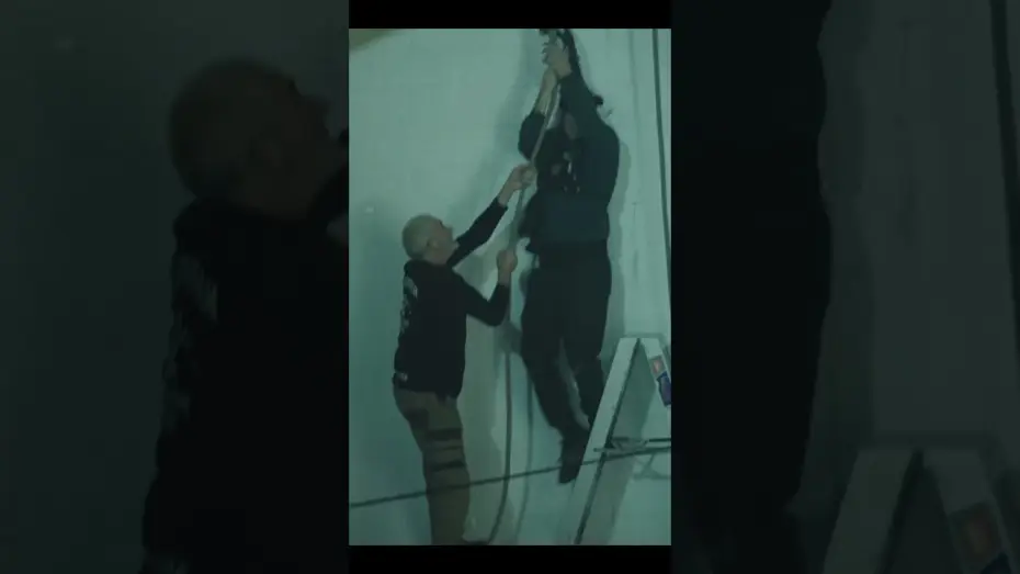 Wideo do filmu Evil Dead Burn — Behind the scenes on the bathroom scene from EVIL DEAD BURN