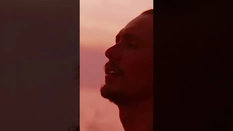 Wideo do filmu Spring Breakers — "Play something inspiring."