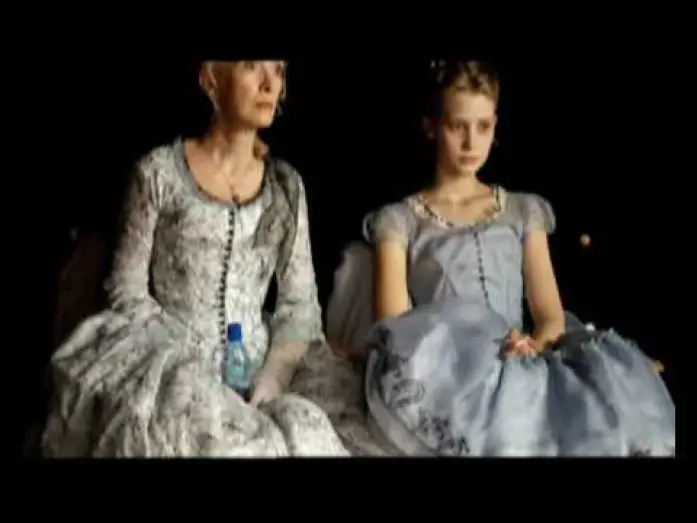 Wideo do filmu Alicja w Krainie Czarów — ALICE IN WONDERLAND - Alla ricerca di Alice: i costumi (featurette)