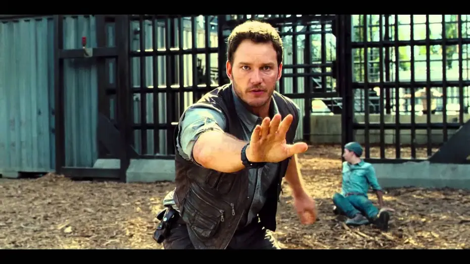 Wideo do filmu Jurassic World — Jurassic World / Extrait 3 "Owen sauve un employé des Raptors " VF