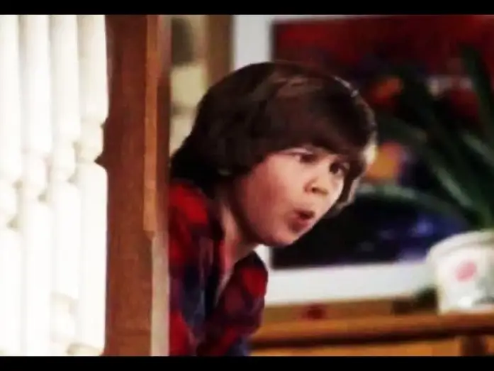 Wideo do filmu Alex – sam w domu — Solo en Casa 3 (Trailer español)