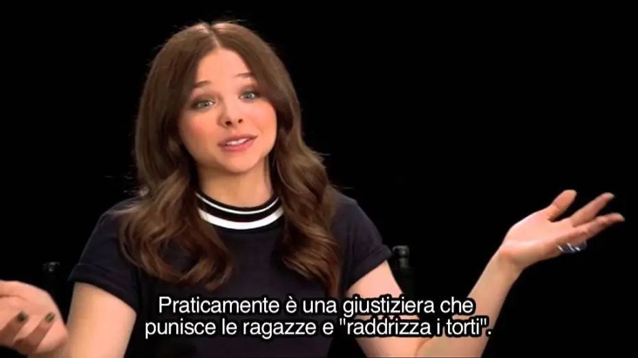 Wideo do filmu Kick-Ass 2 — Kick-Ass 2 - Intervista a Chole Grace Moretz, nel film Hit Girl (sottotitoli in italiano)