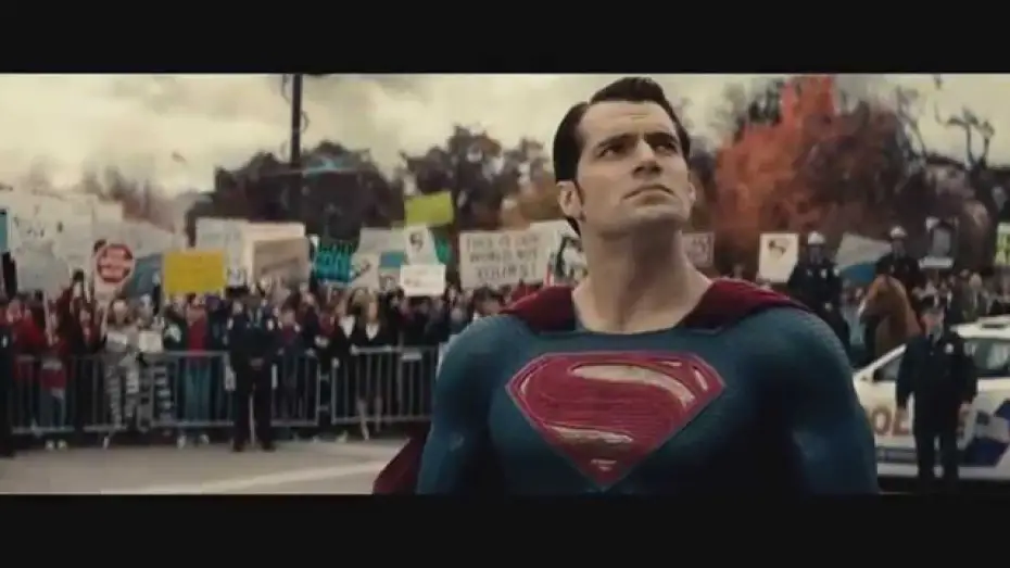 Wideo do filmu Batman v Superman: Świt sprawiedliwości — Batman v Superman: El Amanecer de la Justicia – Tráiler Comic-con en español HD