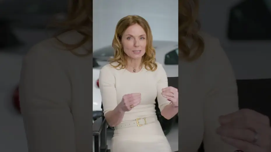 Wideo do filmu Gran Turismo — Geri Halliwell-Horner, madre y apoyo del protagonista en su sueño [VOSE]