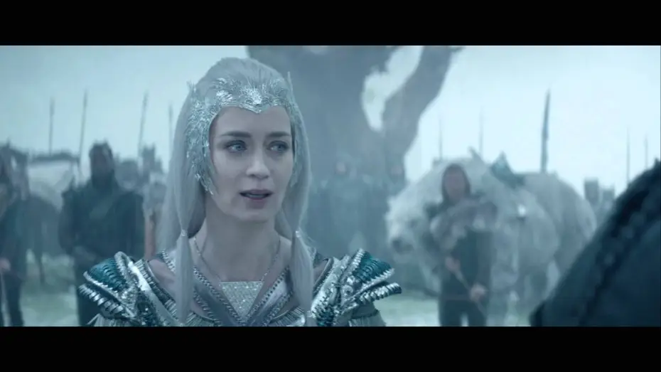 Wideo do filmu Łowca i Królowa Lodu — Le Chasseur et la Reine des Glaces / Extrait "Apportez-moi le mirroir" VF [Au cinéma le 20 Avril]
