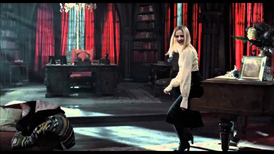 Wideo do filmu Mroczne cienie — Dark Shadows - Trailer Italiano - Al cinema dall'11 maggio