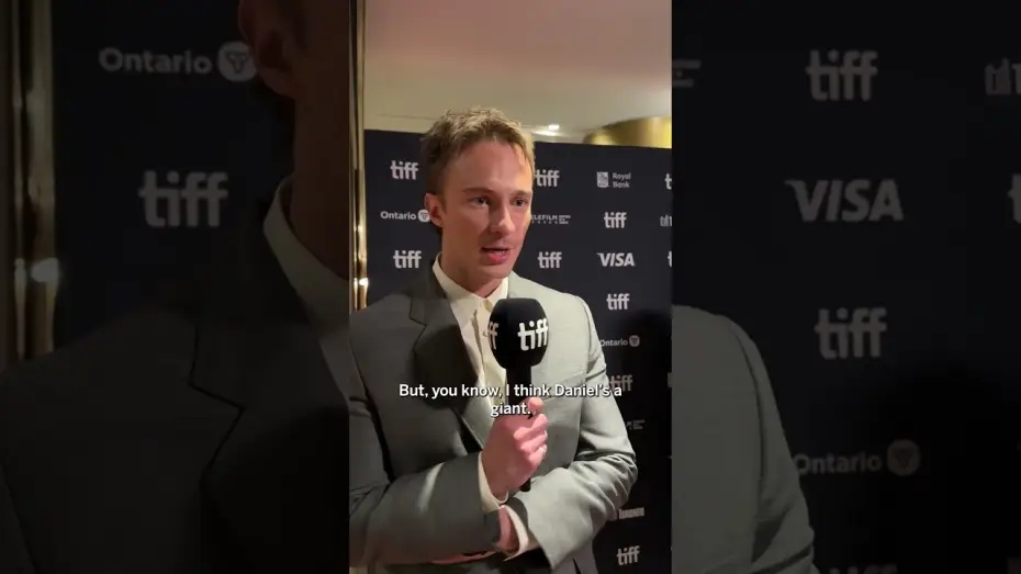 Wideo do filmu Queer — Drew Starkey's "Beautiful Experience" Working With Daniel Craig in QUEER