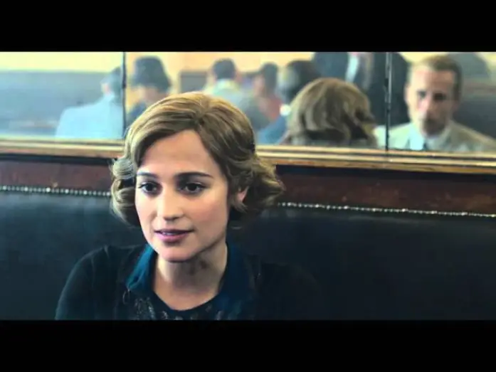 Wideo do filmu Dziewczyna z portretu — Danish Girl / Extrait "Rencontre Au Bar " VF [Au cinéma le 20 janvier 2016]