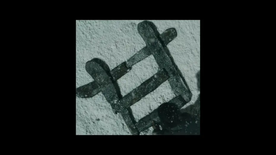 Wideo do filmu Zmartwychwstanie — Chapter 3 of RESURRECTION, a young monk is startled by a "bitter spirit" in the temple…