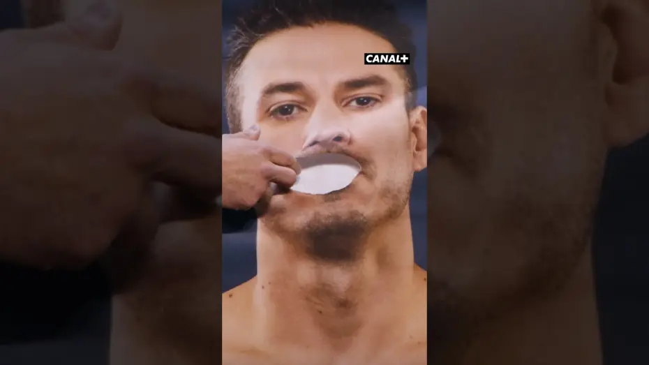 Wideo do filmu Ferrari, Tsamere, Lecaplain : La Tournée du Trio — Arnaud a fait un sketch horrible devant son fils 🤣