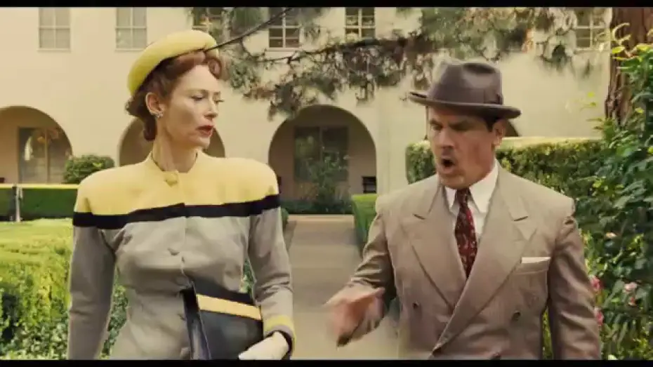 Wideo do filmu Ave, Cezar! — Ave César! / Extrait "Thessaly interroge Eddie Mannix au sujet de Baird Whitlock" VF