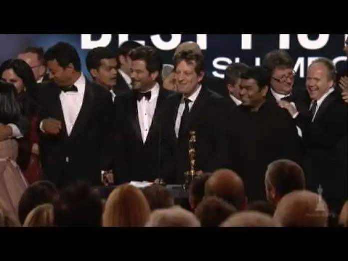 Wideo do filmu Slumdog. Milioner z ulicy — Slumdog Millionaire Wins Best Picture: 2009 Oscars