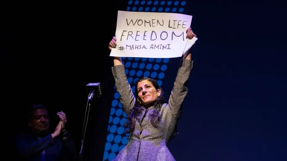 Wideo do filmu Niedźwiedzie nie istnieją — Mina Kavani Shares Statement From Jafar Panahi at NYFF60 Premiere of No Bears
