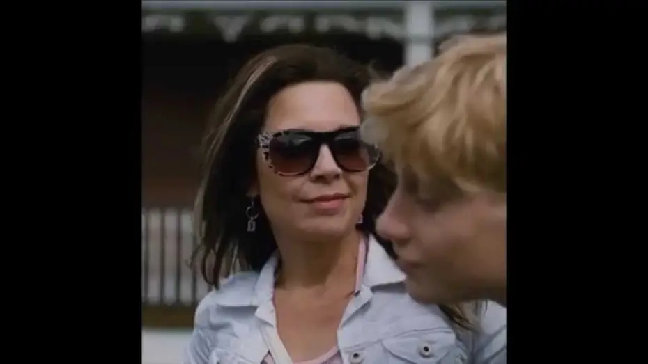 Wideo do filmu Mama — Clip "You're just like your father!"