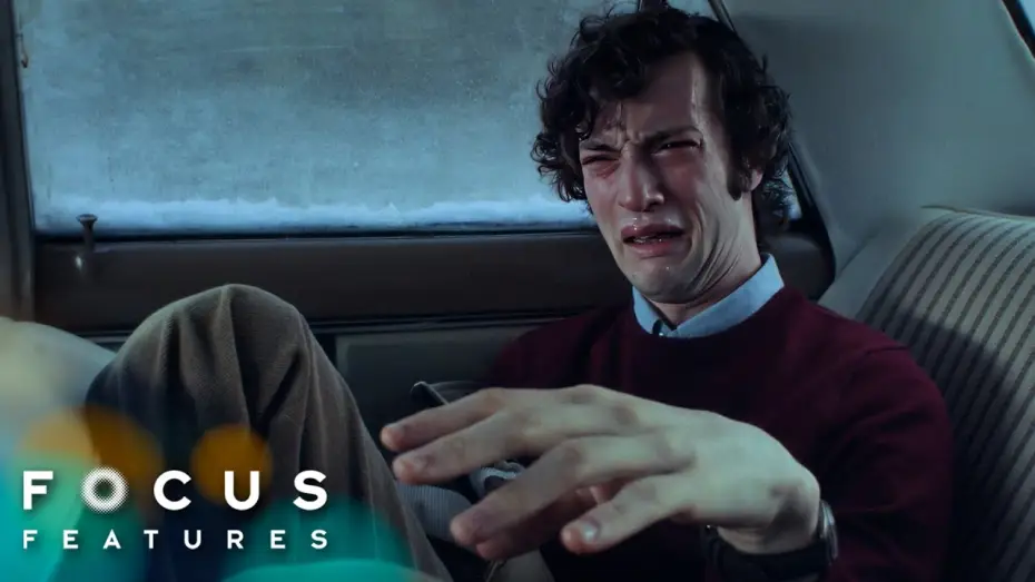 Wideo do filmu Przesilenie zimowe — Angus Breaks His Arm