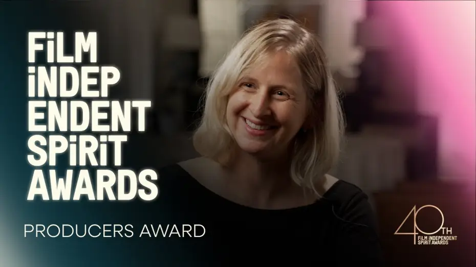 Wideo do filmu W blasku ekranu — Sarah Winshall (I SAW THE TV GLOW) Wins the Producers Award | 2025 Spirit Awards
