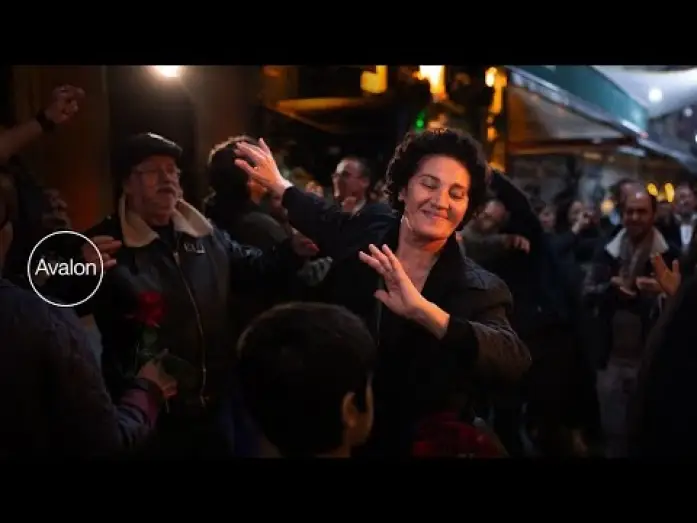 Wideo do filmu Crossing — Tráiler VOSE