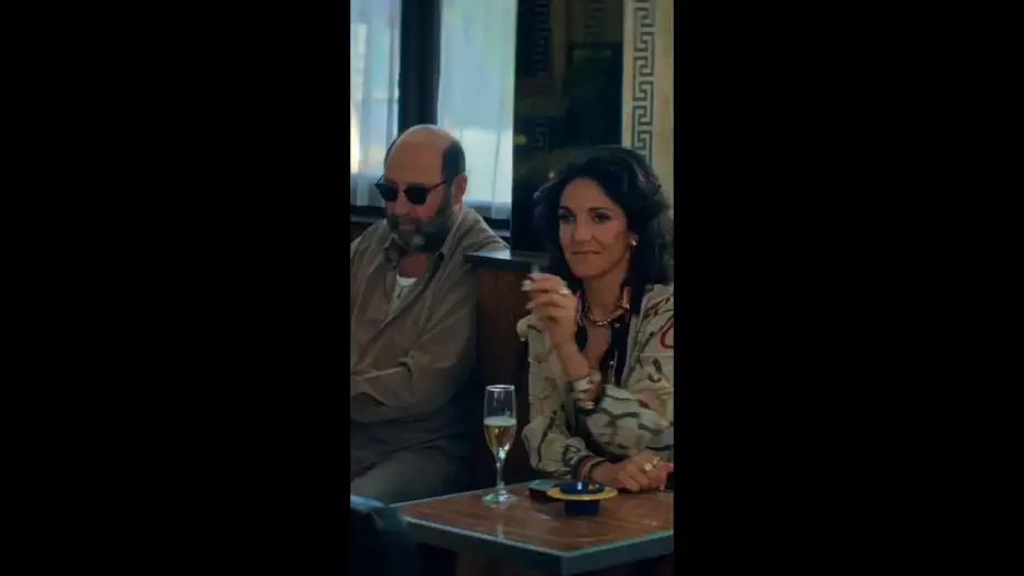 Wideo do filmu Une Famille de Bâtards — Djilaly n'a jamais cessé d'aimer l'amour... #FlorenceForesti #KadMerad