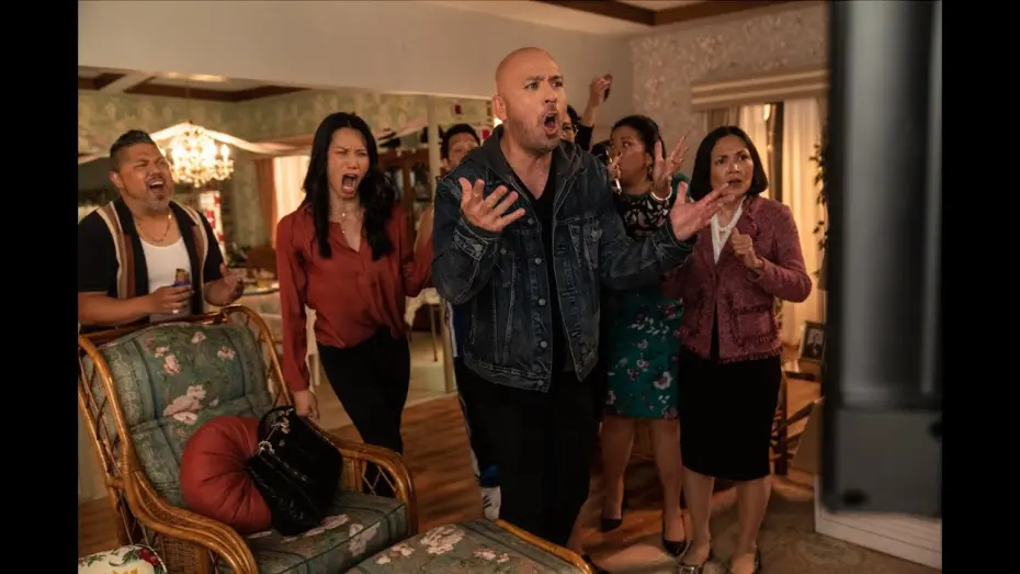 Wideo do filmu Świąteczna niespodzianka — Jo Koy on Family Featurette