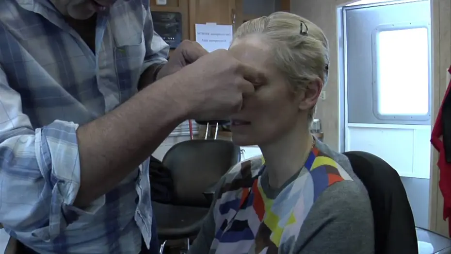 Wideo do filmu Snowpiercer: Arka przyszłości — Tilda Swinton & The Making of Minister Mason