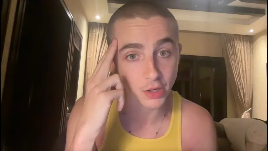 Wideo do filmu Wielki Marty — Timothee_Chalamet_internal_brand_marketing_meeting_MartySupreme_11.08.2025.mp4