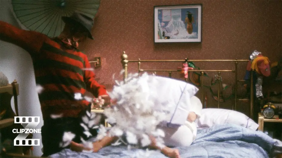 Wideo do filmu Koszmar z Ulicy Wiązów — Freddy Attacks Nancy After Glenn Falls Asleep