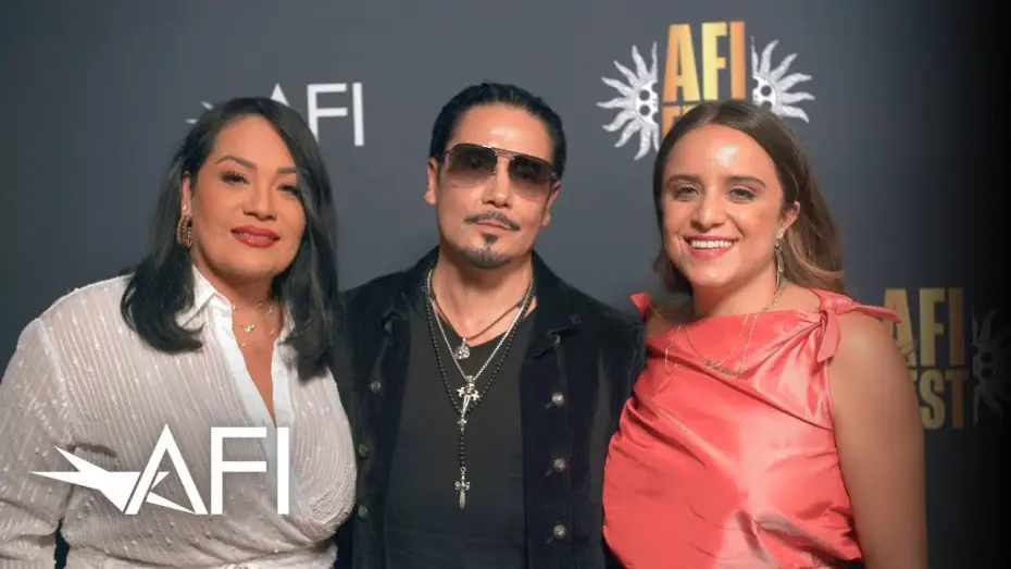 Wideo do filmu Selena y Los Dinos: Historia rodzinna — SELENA Y LOS DINOS: A Conversation with Isabel Castro, Suzette Quintanilla and Chris Pérez