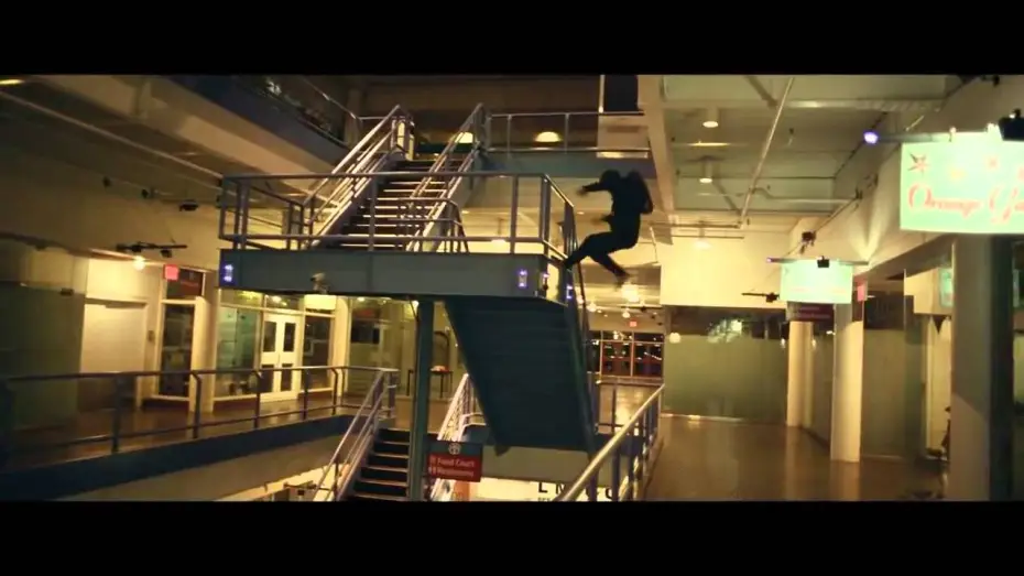Wideo do filmu Nieuchwytni — Tracers - The Chase