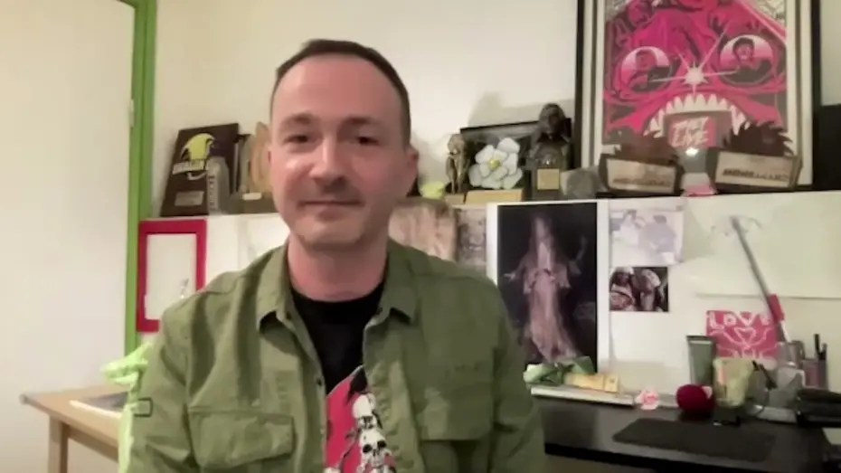 Wideo do filmu Dwie minuty do piekła — Question Cards with Director Alberto Corredor