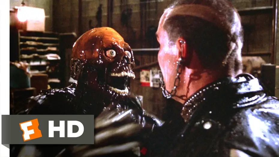 Wideo do filmu Powrót żywych trupów — The Return of the Living Dead (8/10) Movie CLIP - Punks vs. Zombie (1985) HD
