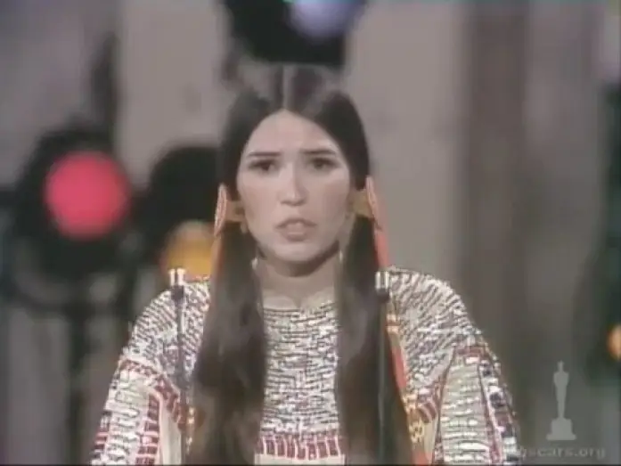 Wideo do filmu Ojciec chrzestny — Marlon Brando's Best Actor Oscar win for "The Godfather" | Sacheen Littlefeather